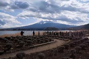 努涅斯INS晒与家人照片：空闲时光和家人朋友们在一起